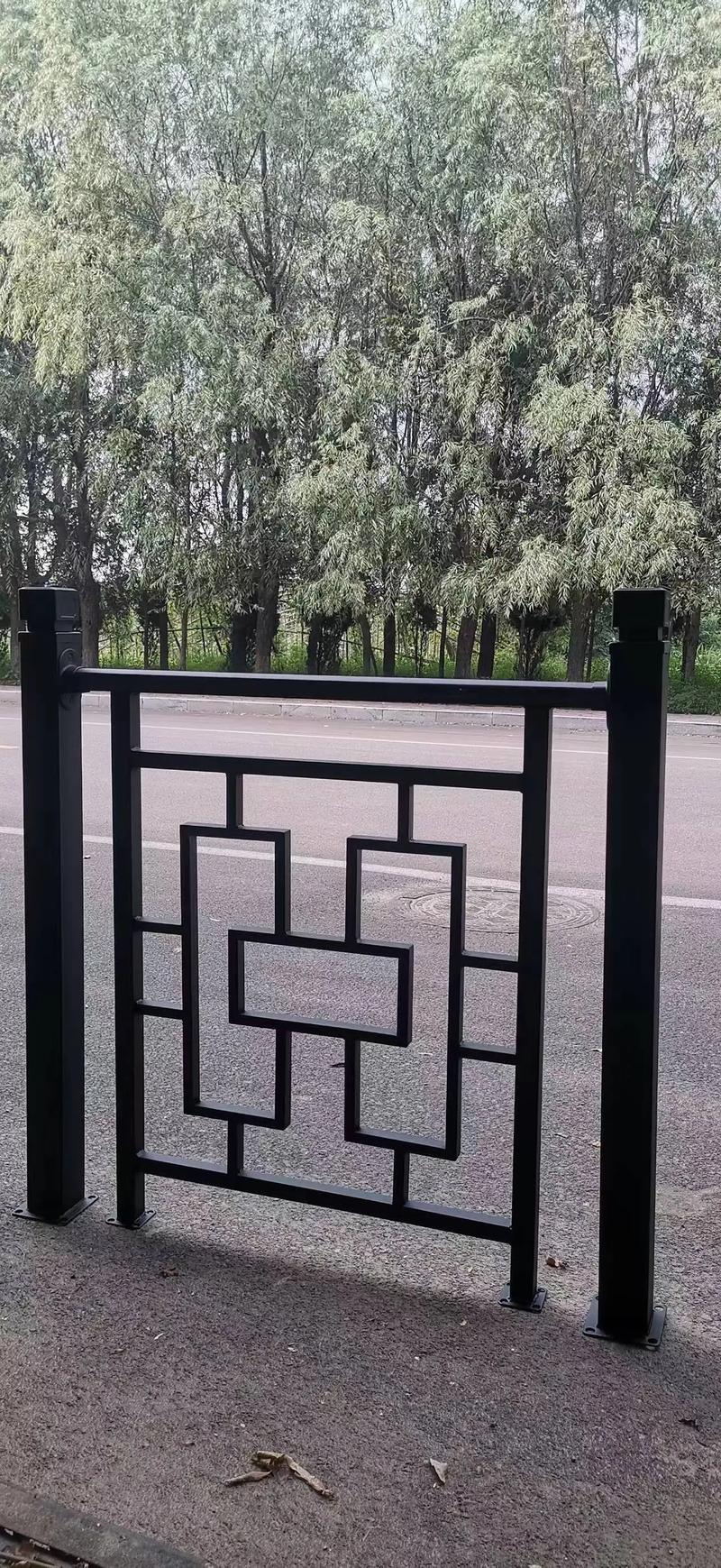 铁艺大门：古典与现代的完美碰撞